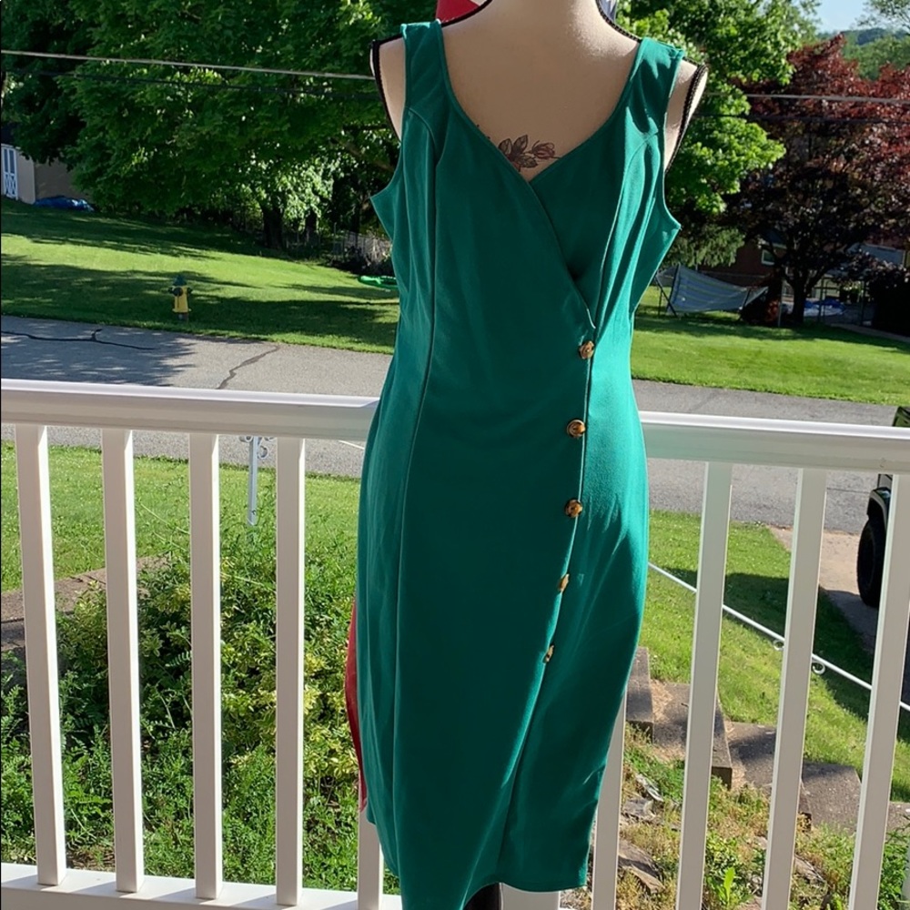 ❌DONATED❌Green V-neck Overlap Button Front Sheath Plus Size Dress - Picture 4 of 10